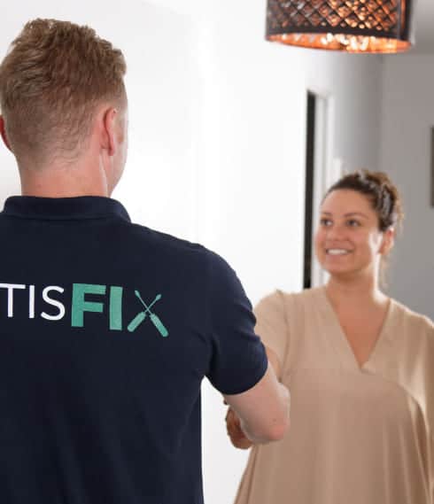 technicien Satisfix rencontre un client